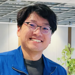 西藤　翼の顔写真